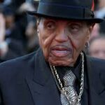 Sim, o pai de Michael Jackson, Joe Jackson, faleceu há alguns anos. Ele morreu no dia 27 de junho de 2018, aos 89 anos, em Las Vegas, após uma batalha contra um câncer de pâncreas terminal.