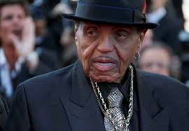 Sim, o pai de Michael Jackson, Joe Jackson, faleceu há alguns anos. Ele morreu no dia 27 de junho de 2018, aos 89 anos, em Las Vegas, após uma batalha contra um câncer de pâncreas terminal.