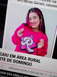 As notícias ou rumores sobre o seu falecimento que circulam em redes sociais são falsos. Emily continua ativa em suas plataformas digitais, produzindo conteúdo regularmente para o seu público.